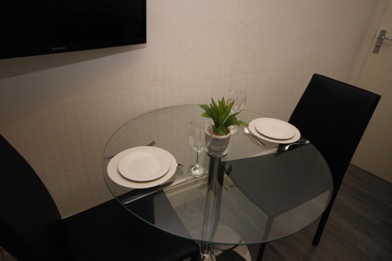 Barton Beachside - Stylish Studio Apartment, Double & Single - Central Beach & Promenade Location - Over 21'S, Family Friendly Only, Id Required Blackpool Exterior foto