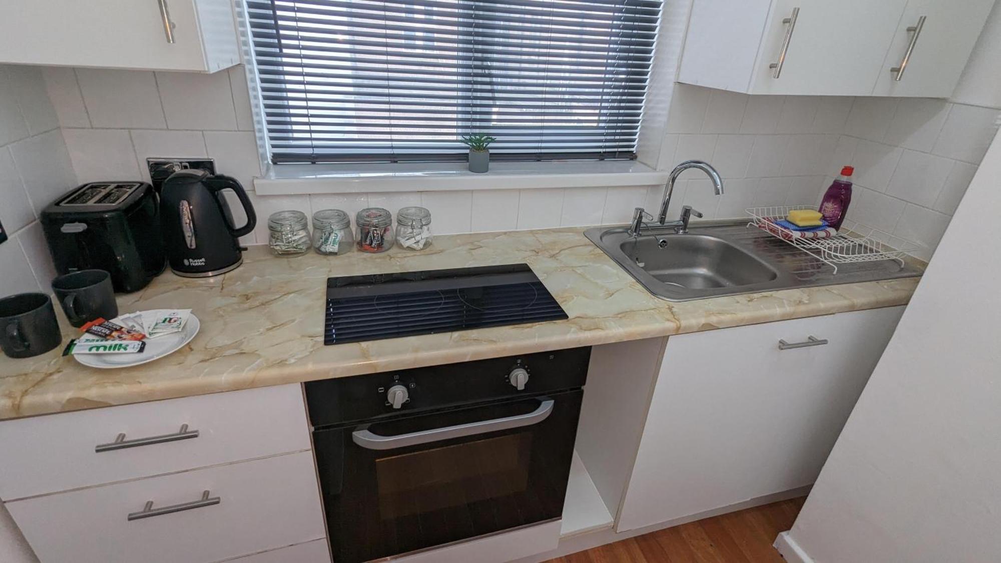 Barton Beachside - Stylish Studio Apartment, Double & Single - Central Beach & Promenade Location - Over 21'S, Family Friendly Only, Id Required Blackpool Exterior foto